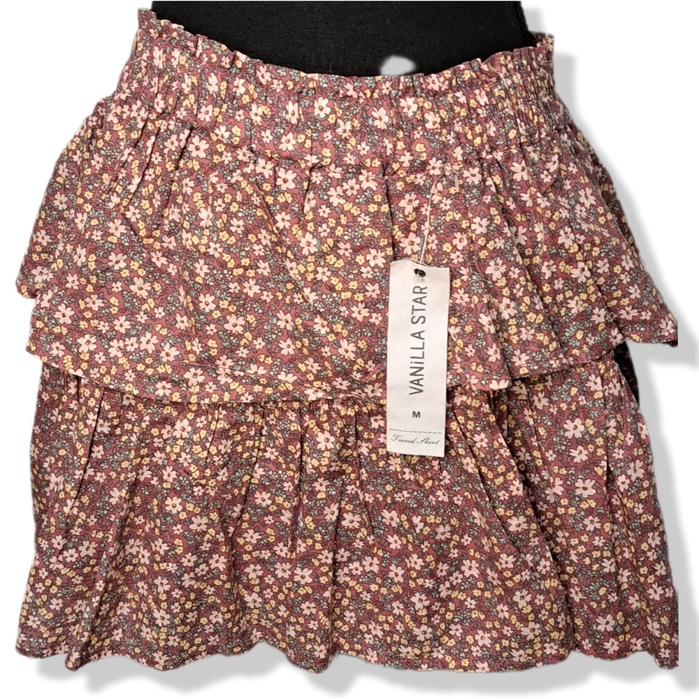 VANILLA STAR NWT Double Tier Pleated Floral Skirt Size Medium